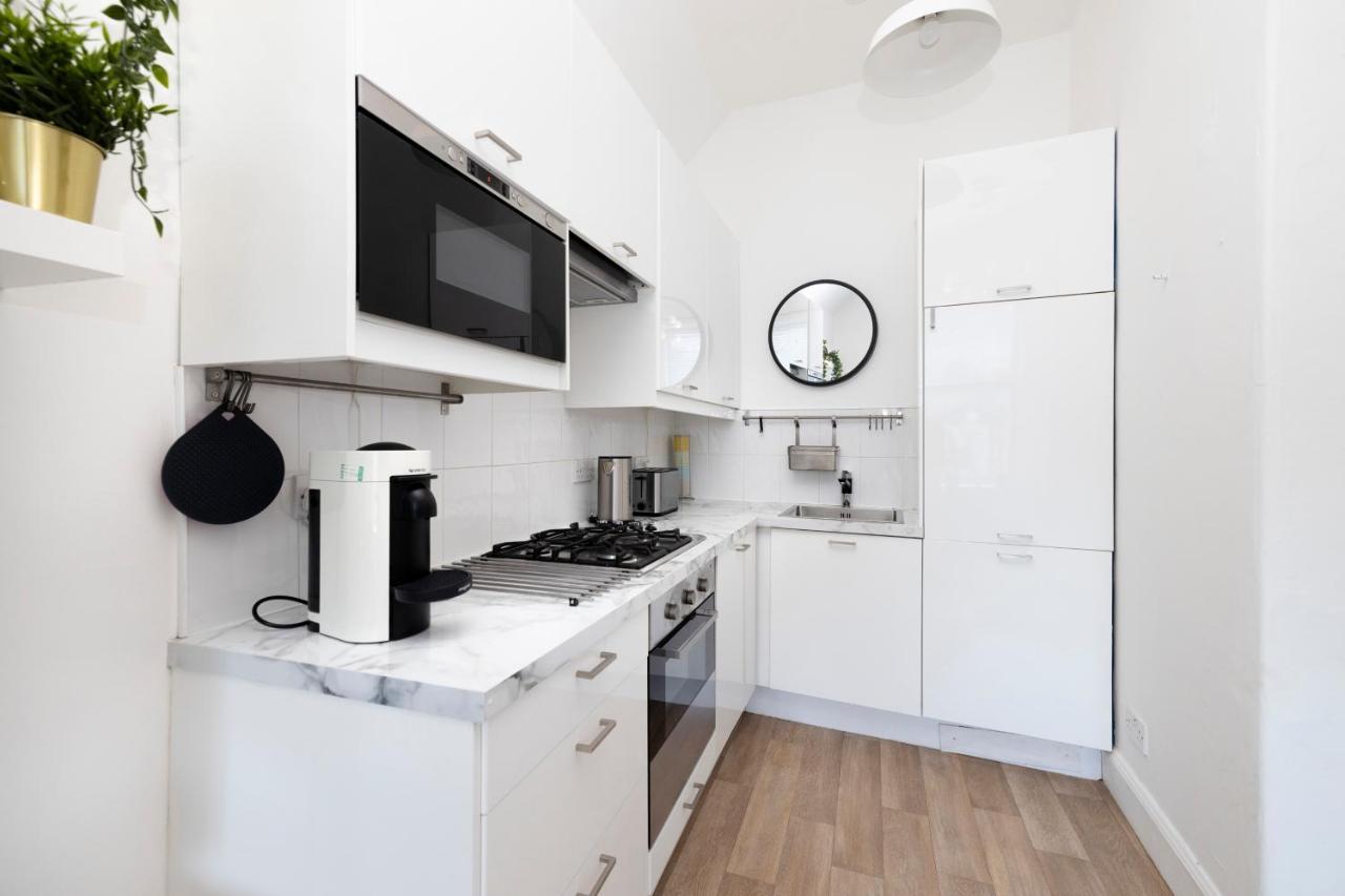 Joivy Bright And Modern Flat With Desk Appartement