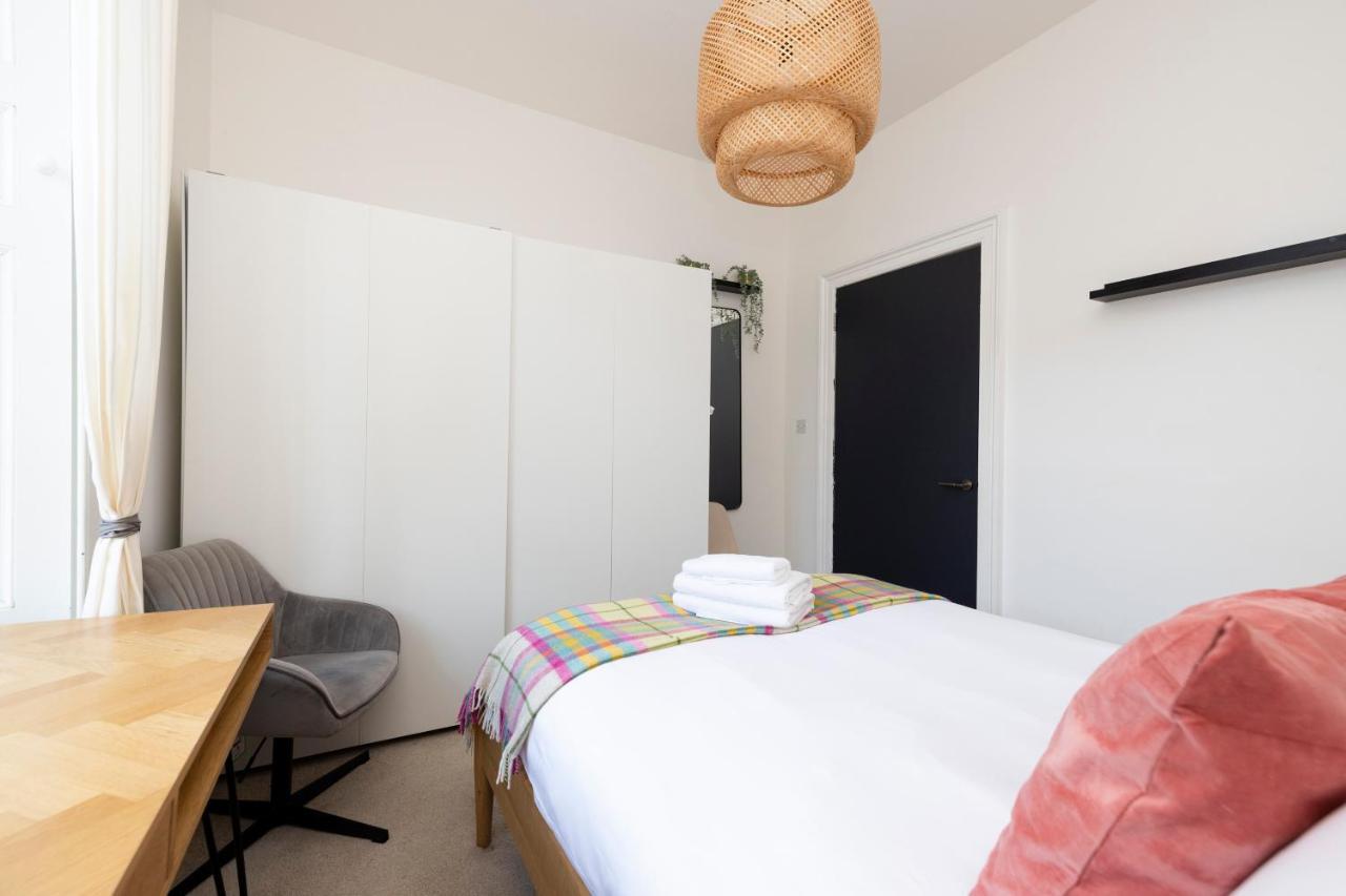 Joivy Bright And Modern Flat With Desk Édimbourg