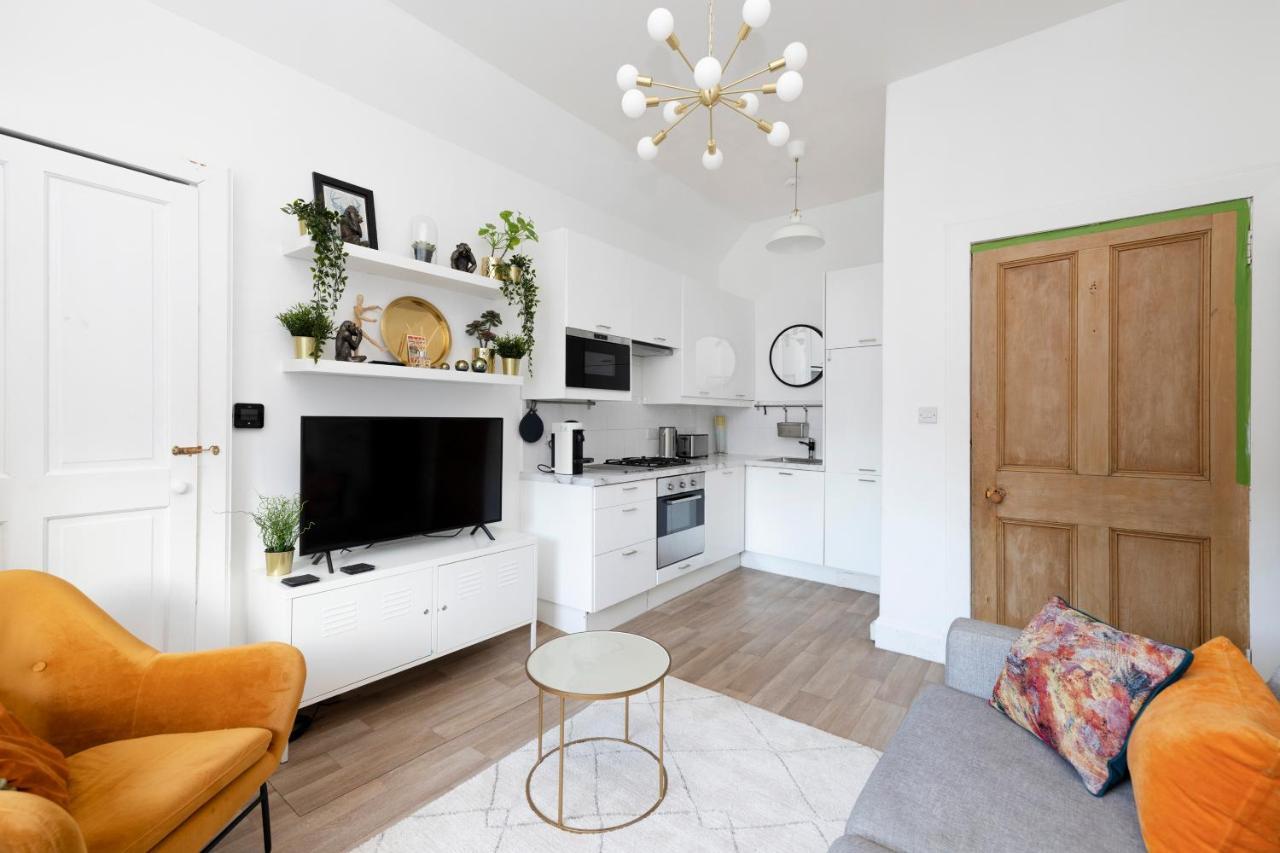 Joivy Bright And Modern Flat With Desk Appartement *