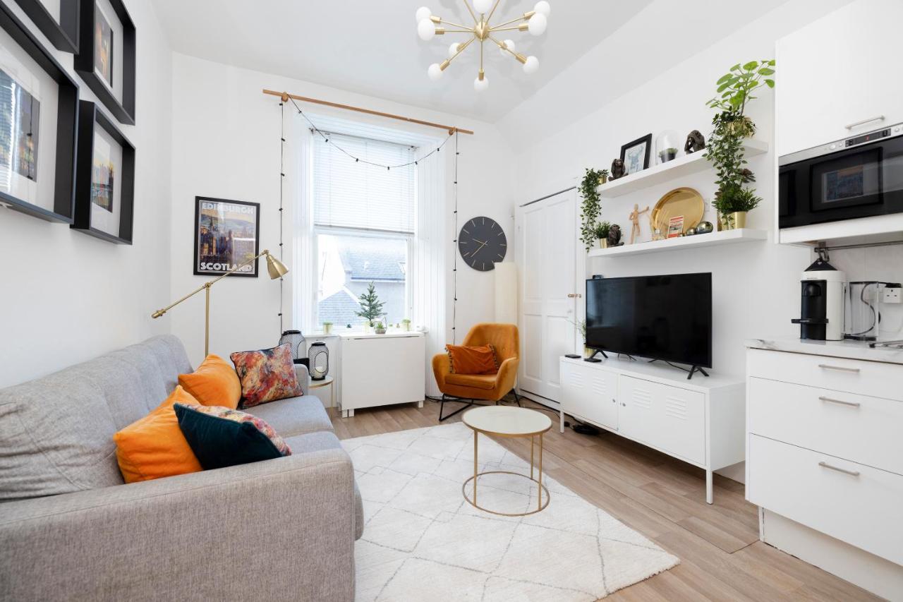 Joivy Bright And Modern Flat With Desk Appartement