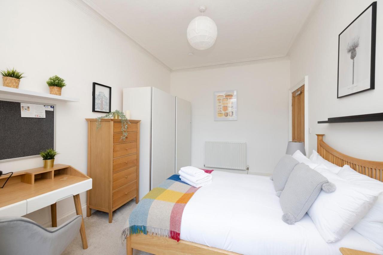 Joivy Bright And Modern Flat With Desk Appartement *
